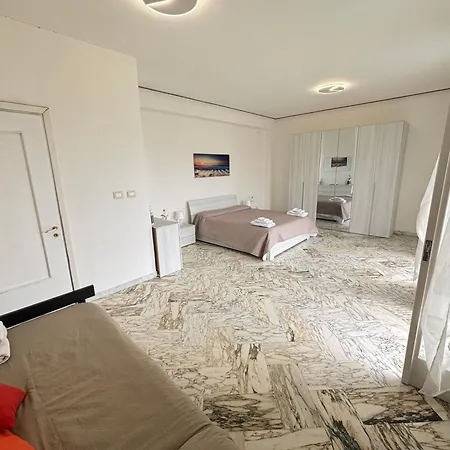 Argo 1 Apartment